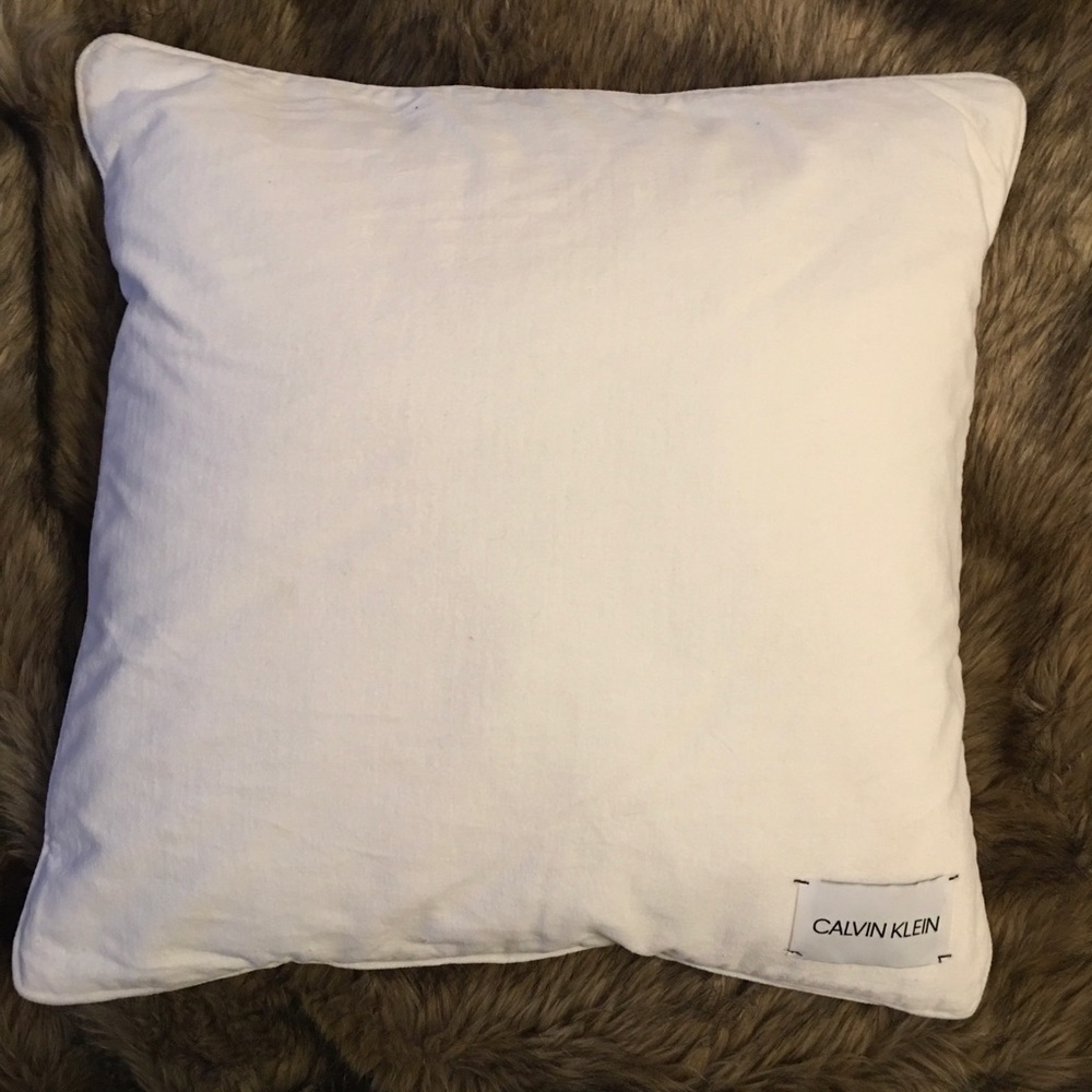Set/2 Calvin Klein white pillows